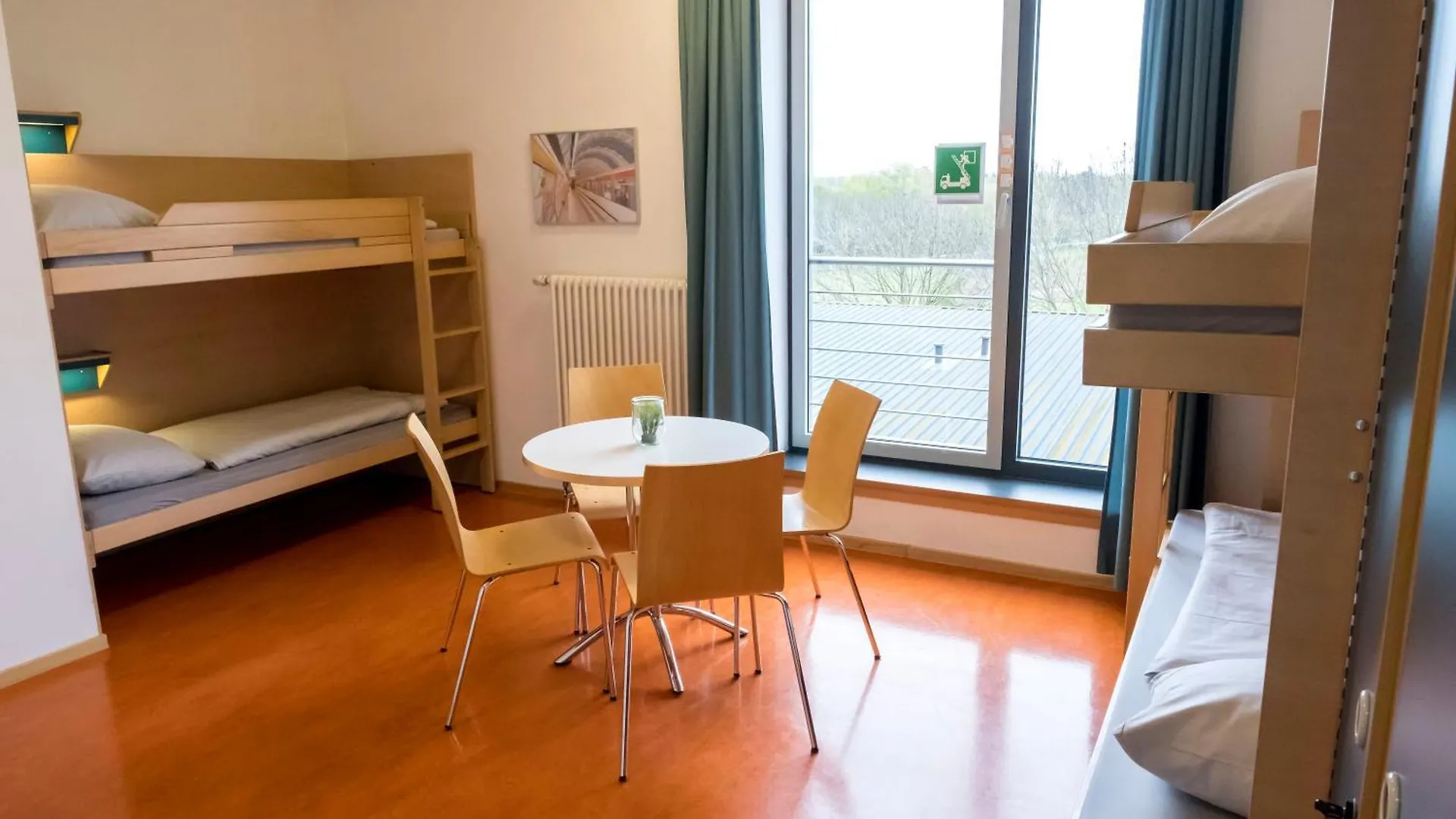 Hostal Jugendherberge Hamburg Horner Rennbahn