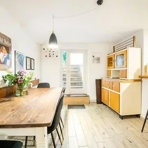 Apartment Gemütliche 3-zkb Wc Souterrainwohnung In Bestlage, Hamburg